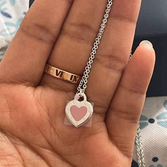 Solid Sterling Silver Classic Style heart necklace - Picture 4 of 11